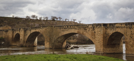 Medieval bridge, Ebro river, San Vicente de la Sonsierraの写真素材