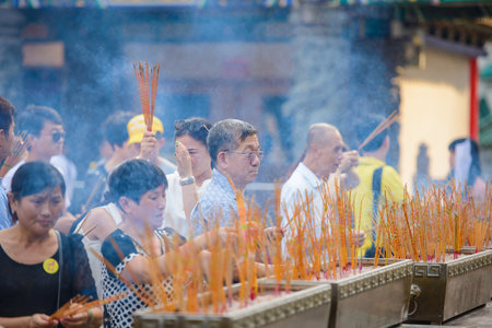 Hong Kong, China - August 8, 2015 : People praying at the main altar in Wong Tai Sin Temple in Kowloon in Hong Kongのeditorial素材
