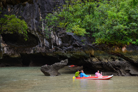 Phuket, Thailand - October 7, 2014 : Unidentified tourists kayaking Koh Hong Phang Nga Bay near Phuketのeditorial素材