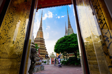 Bangkok, Thailand - September 29, 2019 : Big pagoda and thai art architecture in Wat Phoのeditorial素材
