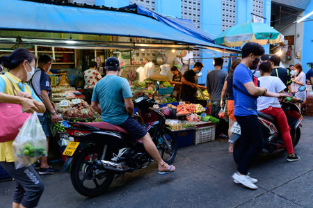 Bangkok, Thailand - April 28, 2020 : Crowd of Thai people at fresh market during quarantine at Huai Kwang Marketのeditorial素材