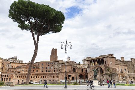 Roma, Italy, 27/11/2019: Trajan markets with visiting tourists and Roman citizens on the move in the city centre, travel reportageの写真素材