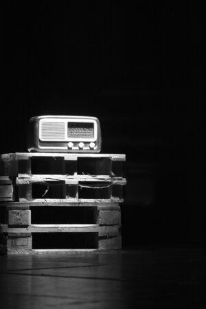 An old radio vintage over wooden pallets.の写真素材