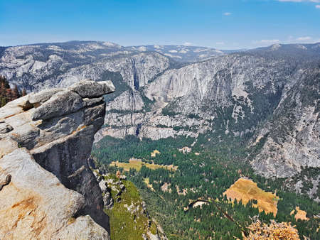 natural and mountainous landscape in Mariposaの写真素材