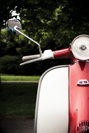 Front view of a classic red and white scooterの写真素材