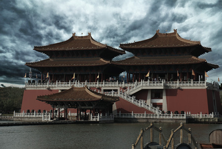 Traditional Chinese architecture by a river in Kaifeng, Henan, Chinaのeditorial素材