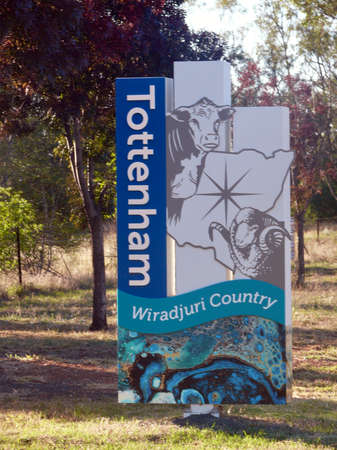 A welcome sign to the town of Tottenham in central NSW, Australiaのeditorial素材