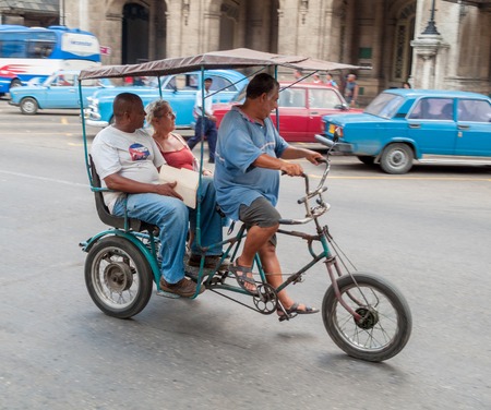 Tourists traveling in cycle rickshaw, Havana, Cuba 2010-08-25 3:16:02 PMのeditorial素材
