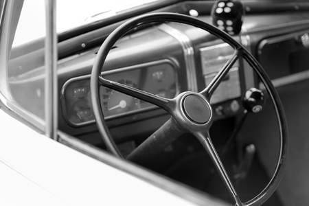 Antique, Car, Car Interior, Circle, Close-up, Collector's Car, Colour Image, Control, Dashboard, Day, Differential Focus, Elegance, Full Frame, Horizontal, Land Vehicle, Luxury, Metal, Mode Of Transport, Motor Vehicle, No People, Nostalgia, Old, Old-fashiの写真素材