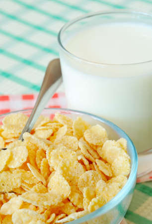 Cornflakes and milk on the tableの写真素材