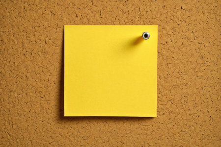 Blank yellow paper note on bulletin board, Generative AIの素材
