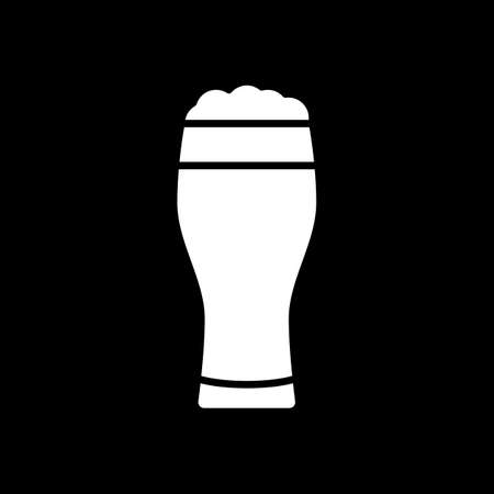 Beer glass dark mode glyph icon. Alcoholic beverage. Bar menu. Pub alcohol. Pint of stout. Mug full of ale. Craft beer. White silhouette symbol on black space. Vector isolated illustrationのイラスト素材