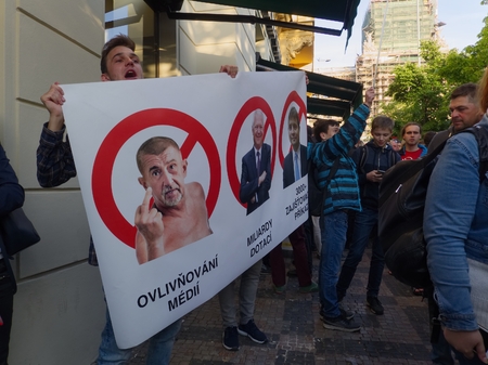PRAGUE - MAY 10, 2017: Thousands of people gathered in Wenceslas Square in Prague for "Demonstration to express dissatisfaction with a zero response to serious findings about the influence of journalists by Andrej BabiÅ¡", organized by Sarka Fialova and oのeditorial素材