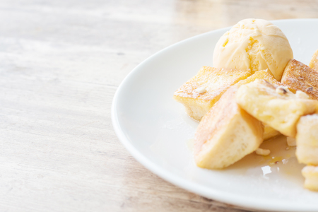 Ice cream vanila with honey toastの写真素材