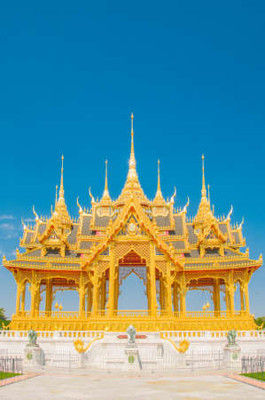 Barom Mangalanusarani Pavillian in the area of Ananta Samakhom Throne Hall with field of flowers in Thai Royal Dusit Palace, Bangkok, Thailand.のeditorial素材