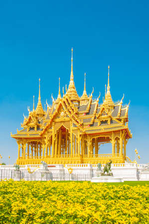 Barom Mangalanusarani Pavillian with field of flowers in the area of Ananta Samakhom Throne Hall with field of flowers in Thai Royal Dusit Palace, Bangkok, Thailand.のeditorial素材