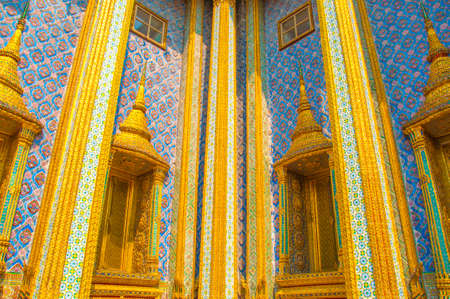Line Thai Red Green Line thai traditional Thai style pattern.Classic tile.Classic ceramic mosaic tile pattern with abstract.ceramic tiles for wall or floor, Mirror Asian Pattern Backgrounds in Thailand at Wat Phra Kaew Temple and Royal Grand Palace, Thailのeditorial素材