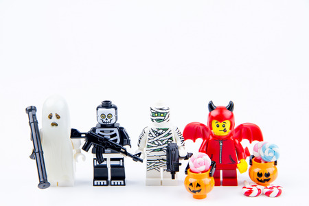 Nonthabure, Thailand - September, 24, 2016 : Lego ghost halloween want halloween candy Trick or Treat.Theme Halloween background.のeditorial素材
