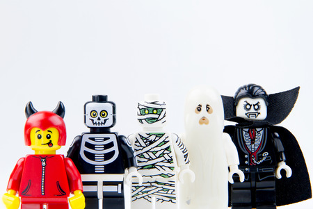 Nonthabure, Thailand - September, 24, 2016 : Lego ghost halloween want halloween candy Trick or Treat.Theme Halloween background.のeditorial素材