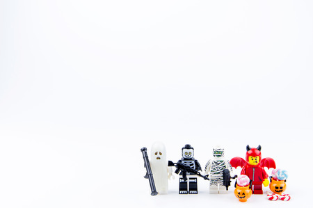 Nonthabure, Thailand - September, 24, 2016 : Lego ghost halloween want halloween candy Trick or Treat.Theme Halloween background.のeditorial素材