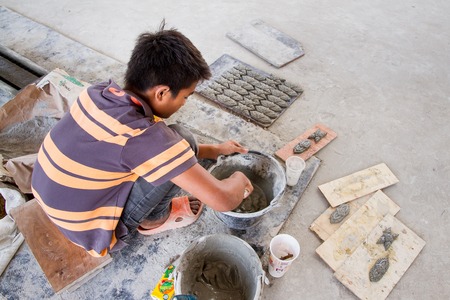 Ayutthaya, Thailand - October, 21, 2016 : Unidentified name Worker pouring cement in construction site at Wat panancherng.Ayutthaya, Thailandのeditorial素材