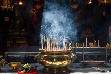 Ayutthaya, Thailand - October, 21, 2016 : Burning Joss on Large Urns as Offerings to God Jao Mae Soi Dork Mark at Wat panancherng, Jao Mae Soi Dork Mark the Chinese Shrine at Ayuttaya.のeditorial素材