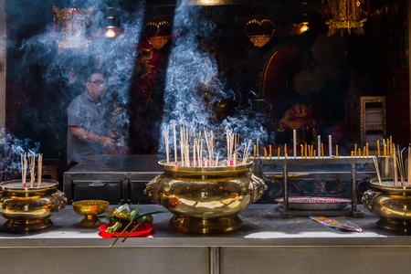 Ayutthaya, Thailand - October, 21, 2016 : Burning Joss on Large Urns as Offerings to God Jao Mae Soi Dork Mark at Wat panancherng, Jao Mae Soi Dork Mark the Chinese Shrine at Ayuttaya.のeditorial素材