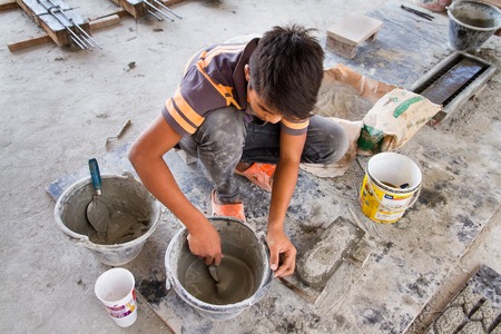 Ayutthaya, Thailand - October, 21, 2016 : Unidentified name Worker pouring cement in construction site at Wat panancherng.Ayutthaya, Thailandのeditorial素材