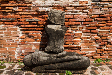 Ayutthaya, Thailand - October, 21, 2016 : Ancient buddha statues damaged at Wat Mahathat, Ayutthaya, Thailandの写真素材