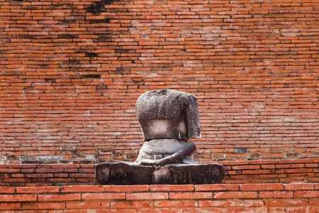 Ayutthaya, Thailand - October, 21, 2016 : Ancient buddha statues damaged at Wat Mahathat, Ayutthaya, Thailandの写真素材