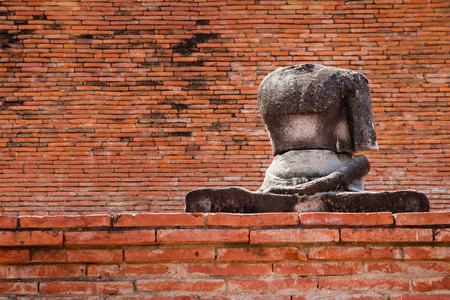 Ayutthaya, Thailand - October, 21, 2016 : Ancient buddha statues damaged at Wat Mahathat, Ayutthaya, Thailandの写真素材