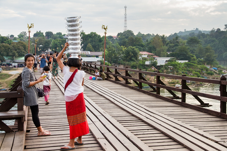 Kanchanaburi, Thailand - December, 25, 2016 : Unidentified Tourist walk on the wooden bridge (Mon Bridge) over the river in sunset at Sangkhlaburi, Mon Bridge is the longest bridge in Thailandのeditorial素材