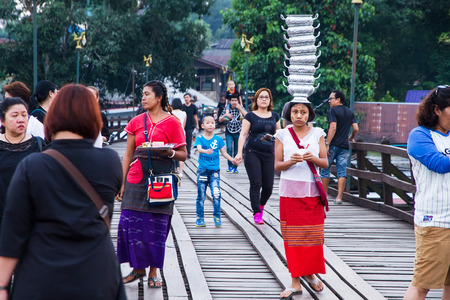 Kanchanaburi, Thailand - December, 25, 2016 : Unidentified Tourist walk on the wooden bridge (Mon Bridge) over the river in sunset at Sangkhlaburi, Mon Bridge is the longest bridge in Thailandのeditorial素材