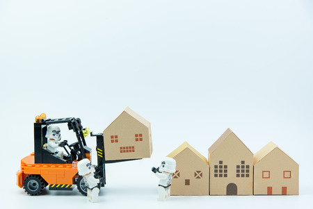 Nonthaburi, Thailand - March, 07, 2017 : Lego star wars stormtrooper transport paper house with forklift.Real estate concept, New house concept.のeditorial素材