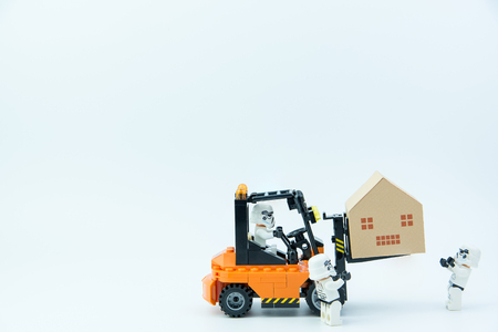 Nonthaburi, Thailand - March, 07, 2017 : Lego star wars stormtrooper transport paper house with forklift.Real estate concept, New house concept.のeditorial素材