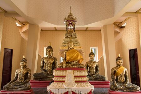 Ayutthaya, Thailand - March, 11, 2017 : Golden buddha statue in Wat cheing len temple Thailandのeditorial素材