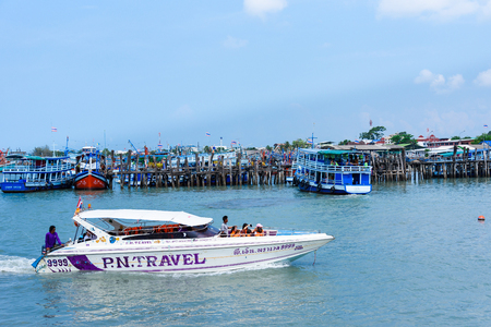Rayong, Thailand - April, 28, 2017 : Unidentified name Tourists are traveling with speedboat to go to the Same island, Rayong, Thailandのeditorial素材