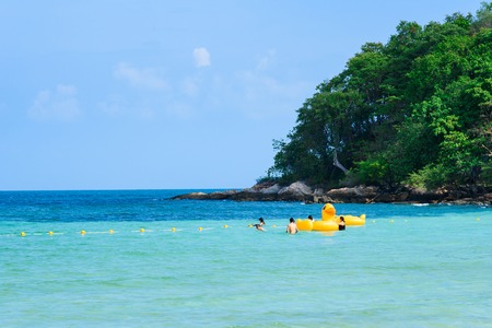 Rayong, Thailand - April, 28, 2017 : Unidentified name Tourists are playing in the sea with Inflatable yellow duck swim tube at the Koh Samet island, Rayong, Thailandのeditorial素材
