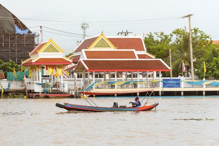 Nonthaburi, Thailand - June, 11, 2017 : Unidentified name people on boat transportation in Chaophraya river of Thailand at Kohkred Nonthaburi, Thailand.のeditorial素材