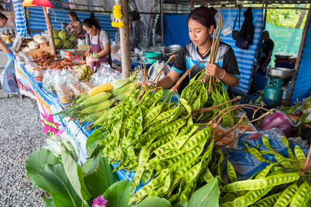 Chaiyaphum, Thailand - July, 01, 2017 : Thai food, Sato (Thai Word) or Parkia Speciosa, Bitter Bean in market at Chaiyaphum, Thailandのeditorial素材