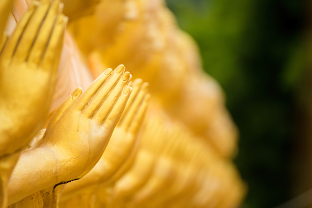 Nakhon Nayok, Thailand - July, 16, 2017 : Sculpture Figures Buddhist Monks. Budha and 1250 Monks, at Phuttha Utthayan Makha Bucha Anusorn Nakhon Nayok, Thailand.のeditorial素材