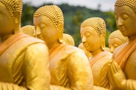 Nakhon Nayok, Thailand - July, 16, 2017 : Sculpture Figures Buddhist Monks. Budha and 1250 Monks, at Phuttha Utthayan Makha Bucha Anusorn Nakhon Nayok, Thailand.のeditorial素材