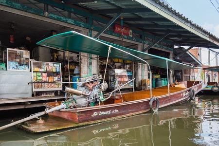 Bangkok, Thailand - July, 30, 2017 : Boat trips for tourists in Khlong Lat Mayom Floating Market Bangkok, Thailand.のeditorial素材