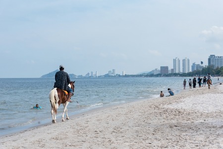 Prachuab Khirikhan, Thailand - October, 13, 2017 : Unidentified name people riding a horse at Huahin beach of Thailand.のeditorial素材