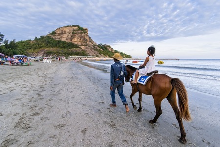 Prachuab Khirikhan, Thailand - November, 25, 2017 : Unidentified name children a horse at Khao Takiab beach of Thailand.のeditorial素材