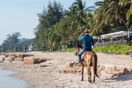 Prachuab Khirikhan, Thailand - December, 23, 2017 : Unidentified name people riding a horse at Khao Takiab beach of Thailand.のeditorial素材