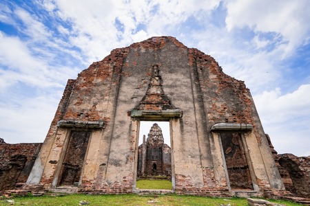 Lop Buri, Thailand - April, 29, 2018 : Phra Si Mahathat Temple, One of the oldest temples in Lopburi Province in Thailand.のeditorial素材
