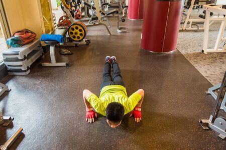 Chon Burii, Thailand - October, 05, 2019  : Unidentified name bodybuilder working out and doing push ups at the gym of the tide hotel at Chon Burii, Thailandのeditorial素材