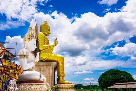 Nakhon Pathom, Thailand - June, 09, 2020 : Big Buddha statue of Chareon Rat Bamrung Temple (Nong Phong Nok Temple) the place of faith in Nakhon Pathom,Thailandのeditorial素材