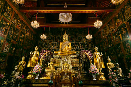 Ayutthaya, Thailand -July, 31, 2018 : Golden Buddha in Wat Phanan Choeng, Buddha statue of Ayutthaya, Thailandのeditorial素材